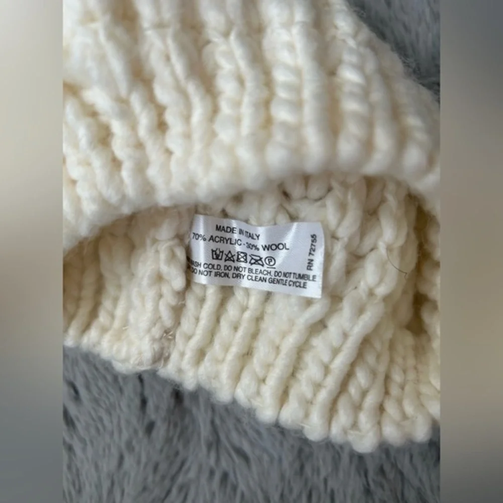 ✨NWOT Soft knit ski beanie Fur Pom Pom hat - cream cold weather ❄️